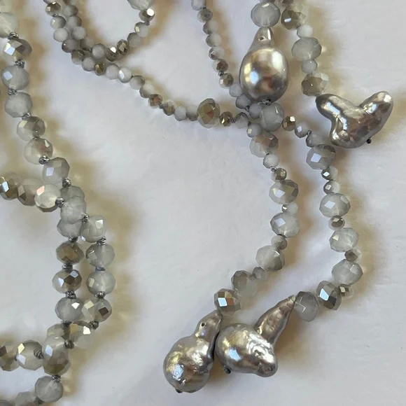 NEIMAN MARCUS Necklace Grey Faceted Glass Lariat - Picture 3 of 7